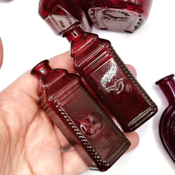 Lot of 6 Vintage Mini Weaton Glass Bottles Ruby Red 3 inch Franklin Apples - Picture 4 of 12
